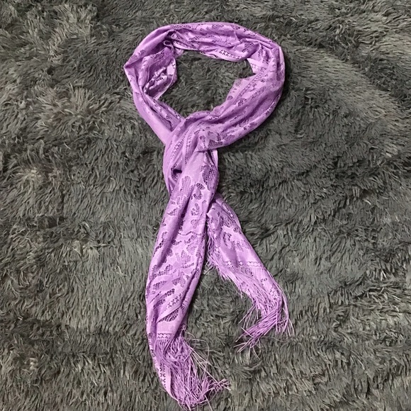 Gorgeous Lavender scarf/shawl/wrap - Picture 5 of 6